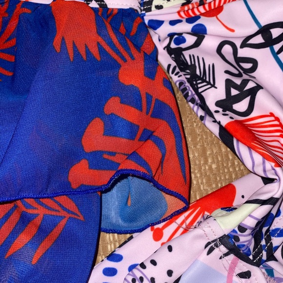 New Monokini Swimsuit with accent sleeves - Picture 10 of 13